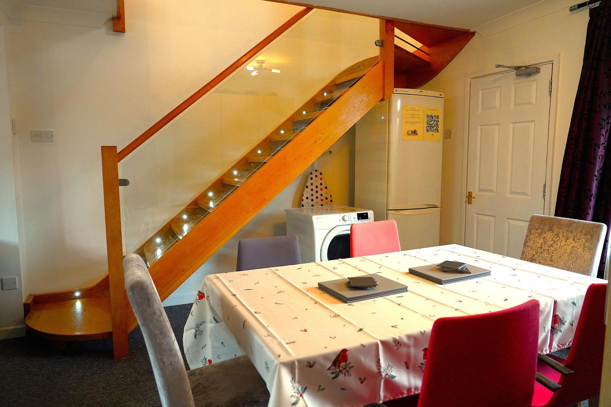 Sleeps 10, Free Parking, Close To Science Park, King Size Bed Milton  Экстерьер фото