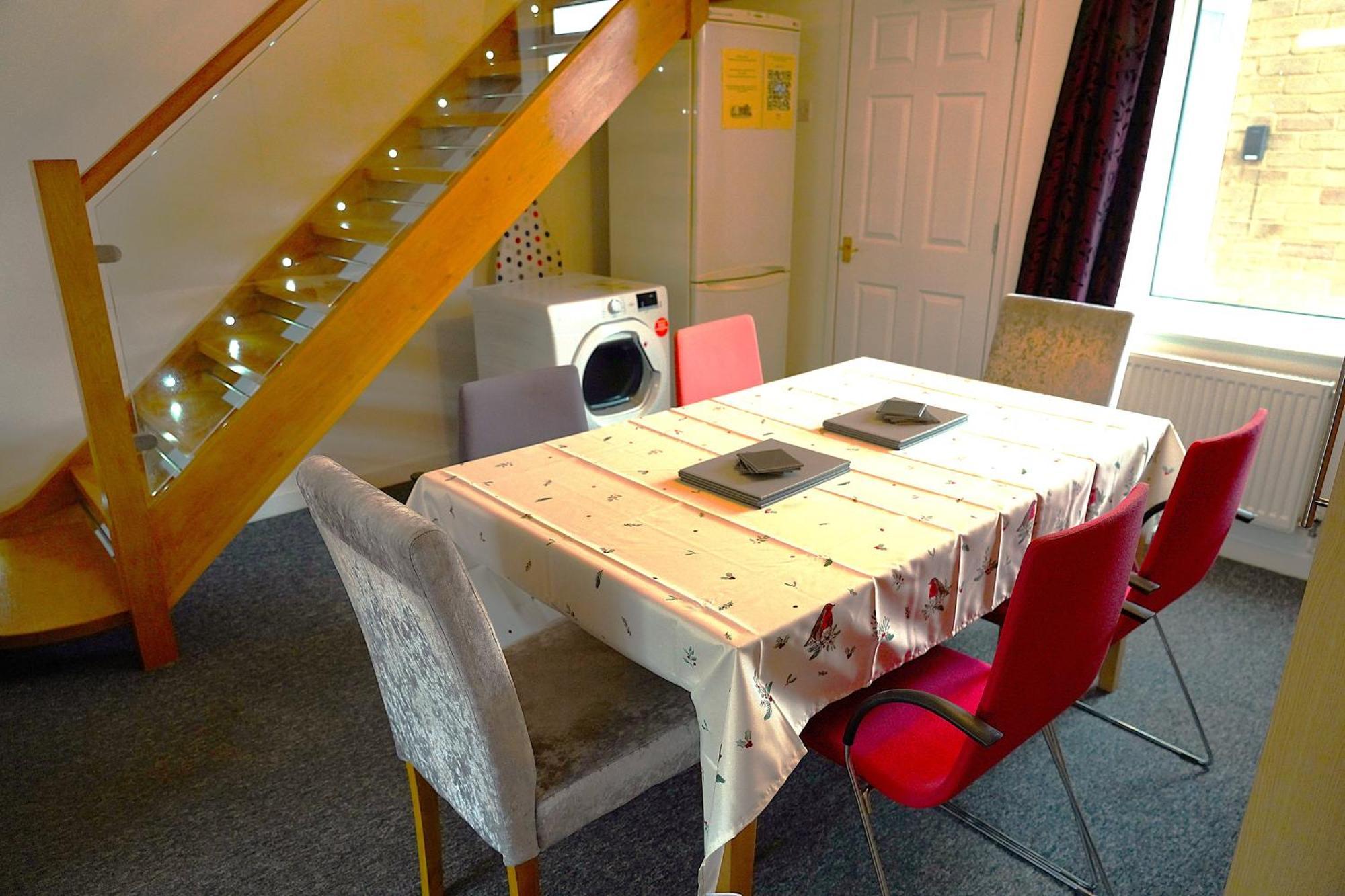 Sleeps 10, Free Parking, Close To Science Park, King Size Bed Milton  Экстерьер фото