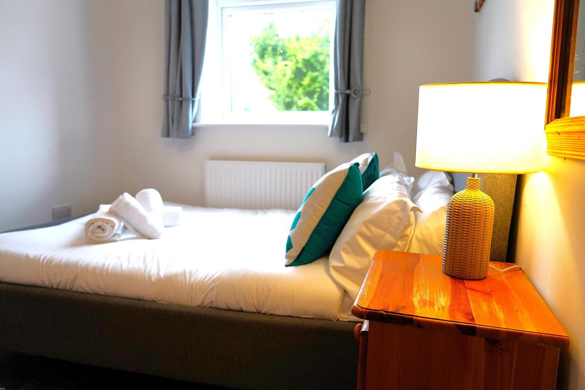 Sleeps 10, Free Parking, Close To Science Park, King Size Bed Milton  Экстерьер фото